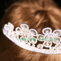 Corona de diamantes nupciales de la tiara del diseño hermoso de la flor